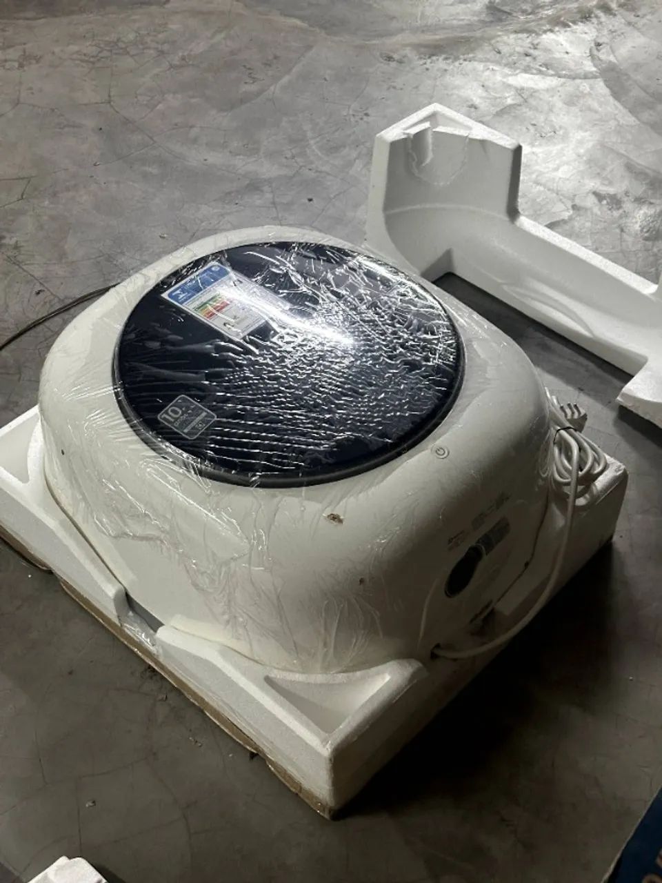 Mini Lava e Seca Electrolux 3kg Branca Compacta de Parede com Água Quente (LSE03) - 127V