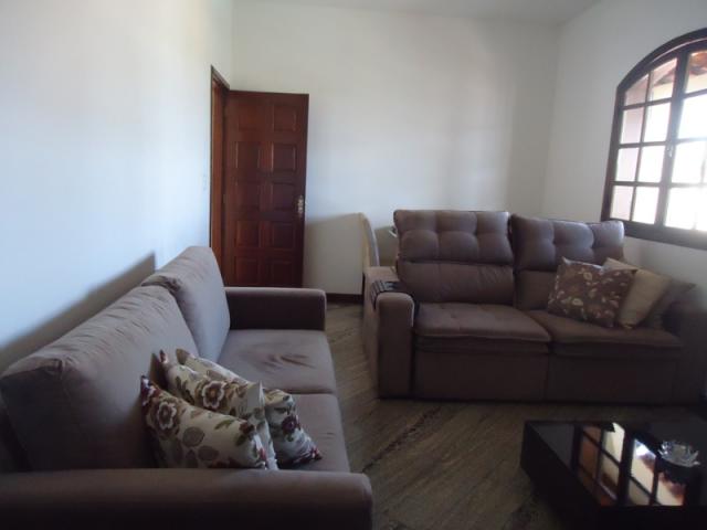 Linda casa com 03 quartos sendo 02 com armários! - Foto 2