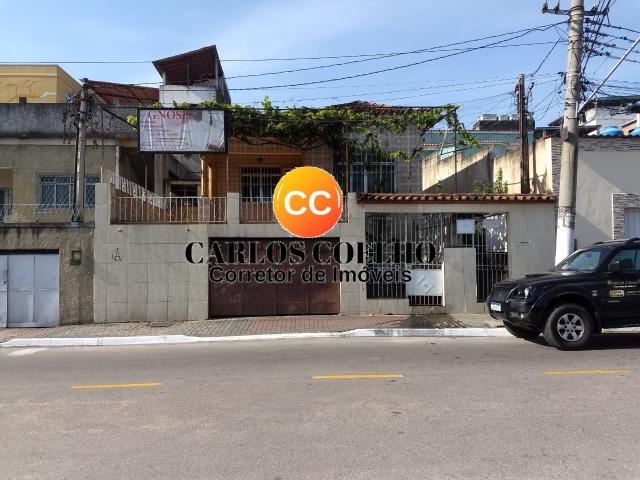 J - Terreno com 3 construções