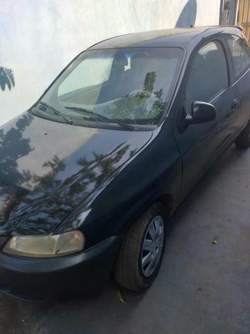 Celta preto com doc atrasado 02 anos - Foto 2