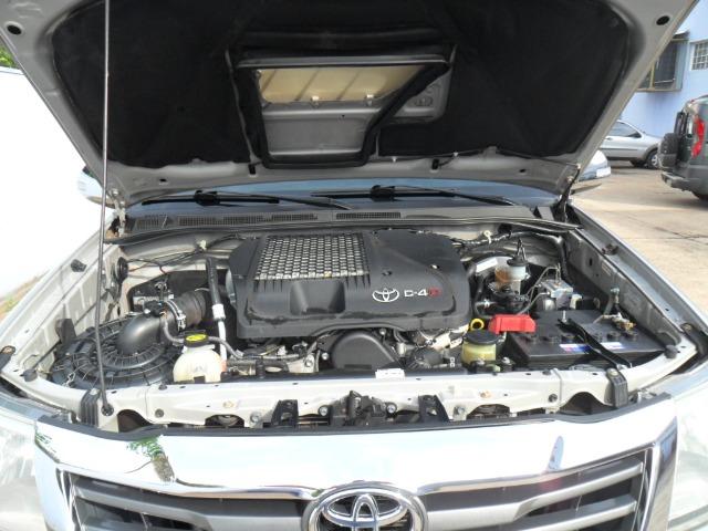 Toyota Hilux CD Srv D4-D 5 marchas 4x4 3.0 Tdi Diesel Aut - Foto 11