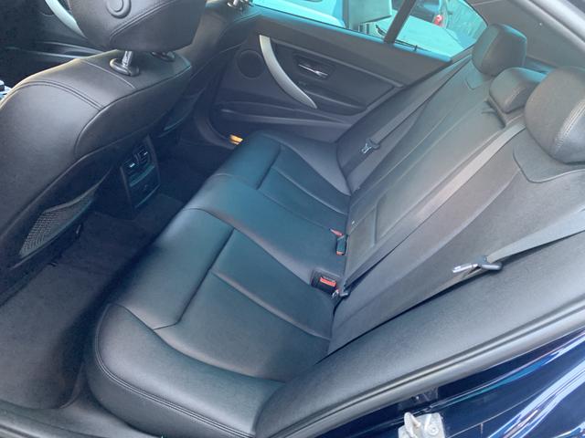 BMW 320i - Foto 13