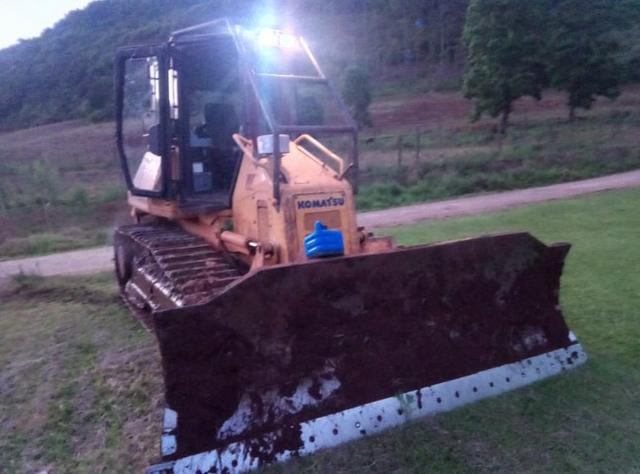 Vendo Trator de Esteira Ano 2009 13.000 Horas - Foto 2