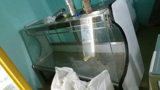 Vendo ou troco esse balcão de carne tem conversa a vista - Foto 2