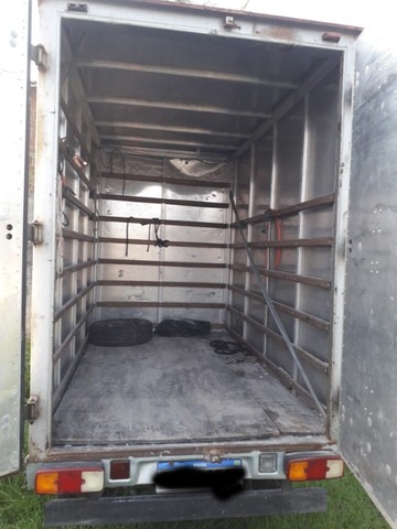 CAMINHÃO EFFA  2011 