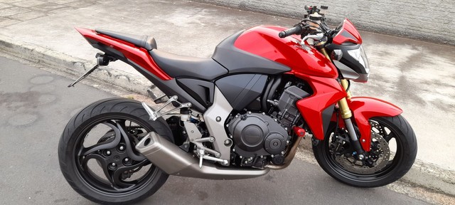 MOTO HONDA CB 1000R