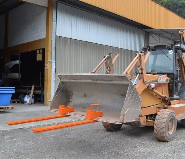 Garfos grifo  Retroescavadeira Ótimo Custo benefício. Concha Carregadeira Na FT Emp 