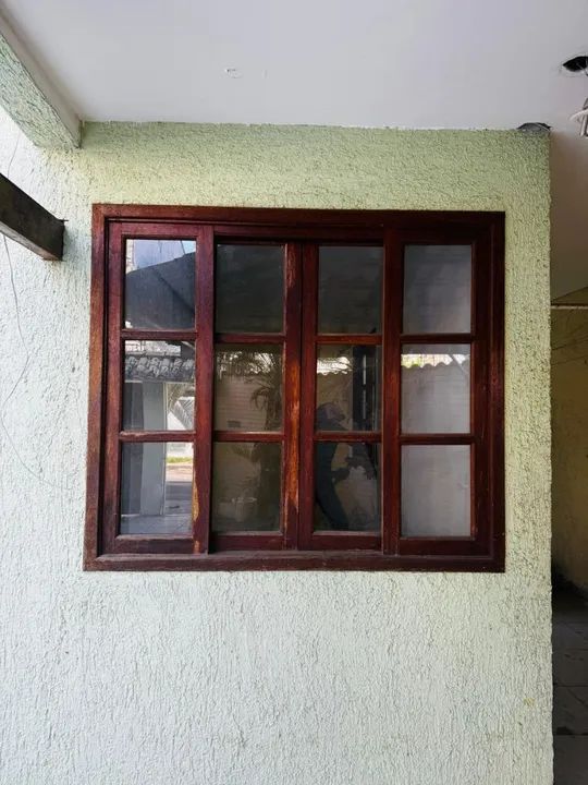 Vendo janelas e Basculantes em Madeira de Demolição.  Em perfeito estado com vidros intac - Foto 2