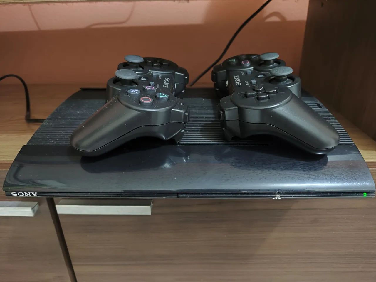 Playstation 3 Slim com 2 controles