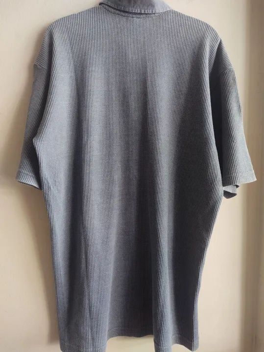 Blusa pólo Dzarm gola jeans Tam G cor azul jeans - Foto 3
