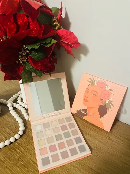 Paleta Kara Beauty - Mind Bloom - 25 Cores de Sombras - Comprada na Macy?s (EUA)