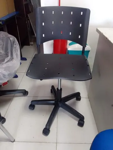 Cadeira giratória escritório em polipropileno