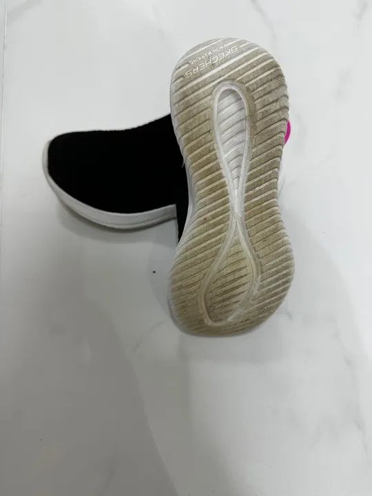 Tênis Skechers infantil - Número 27 - Preto e Rosa - Foto 4