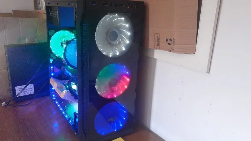 Gabinete Gamer , Lateral Acrilico, Preto seminovo. Aigo Beyond 3 U3, Mid-tower - Sem fans.