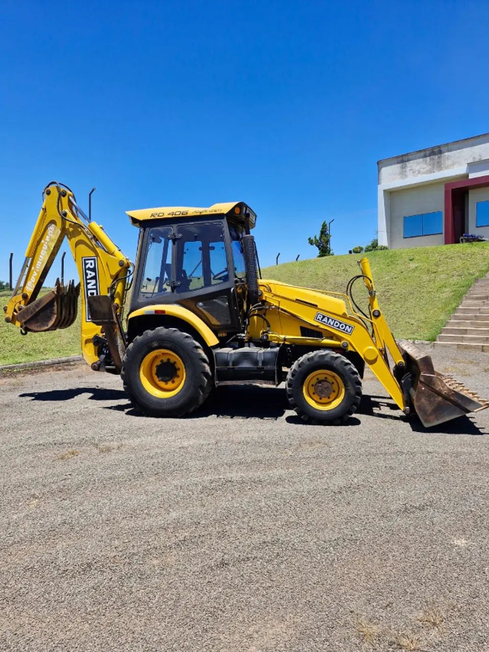 Retro Escavadeira Randon RD406 advanced ano 2016 com 8.200 horas tração 4x4 - Foto 6