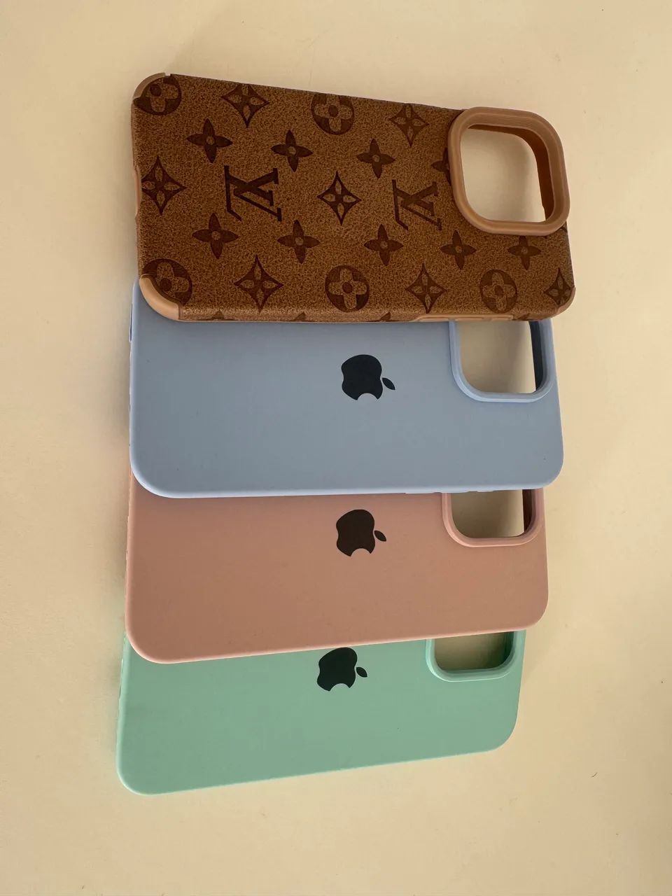 4 capa iPhone 15 pro max (novas)