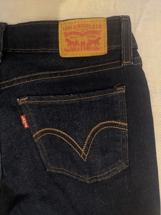 Calça jeans Levis cor preta feminina número 38 (Nova) - Foto 4