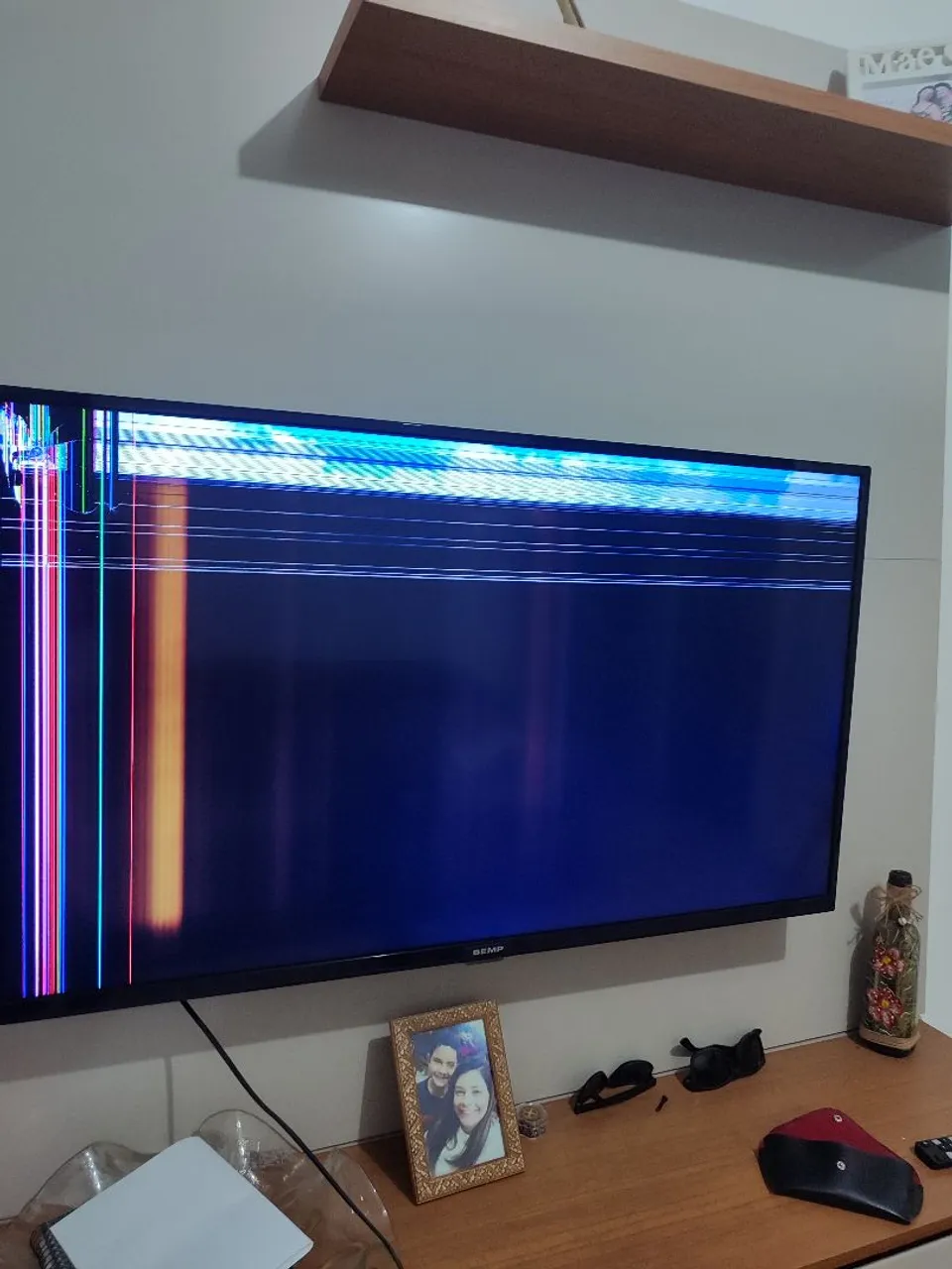 TV LCD 43 polegadas com tela trincada