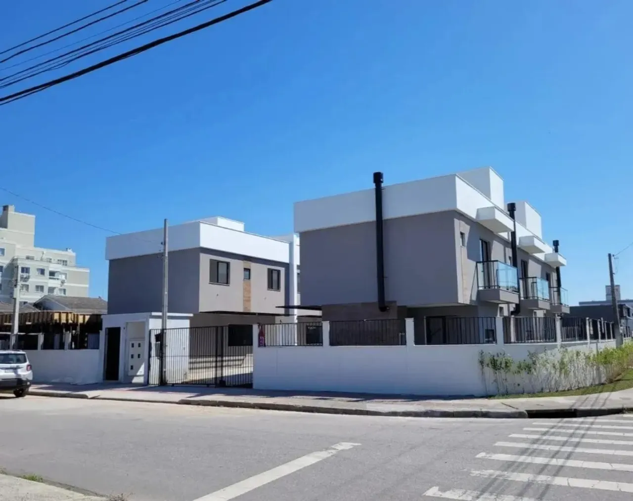 Sobrado para Venda em Palhoça, Nova Palhoça, 3 dormitórios, 1 suíte, 3 banheiros, 1 vaga