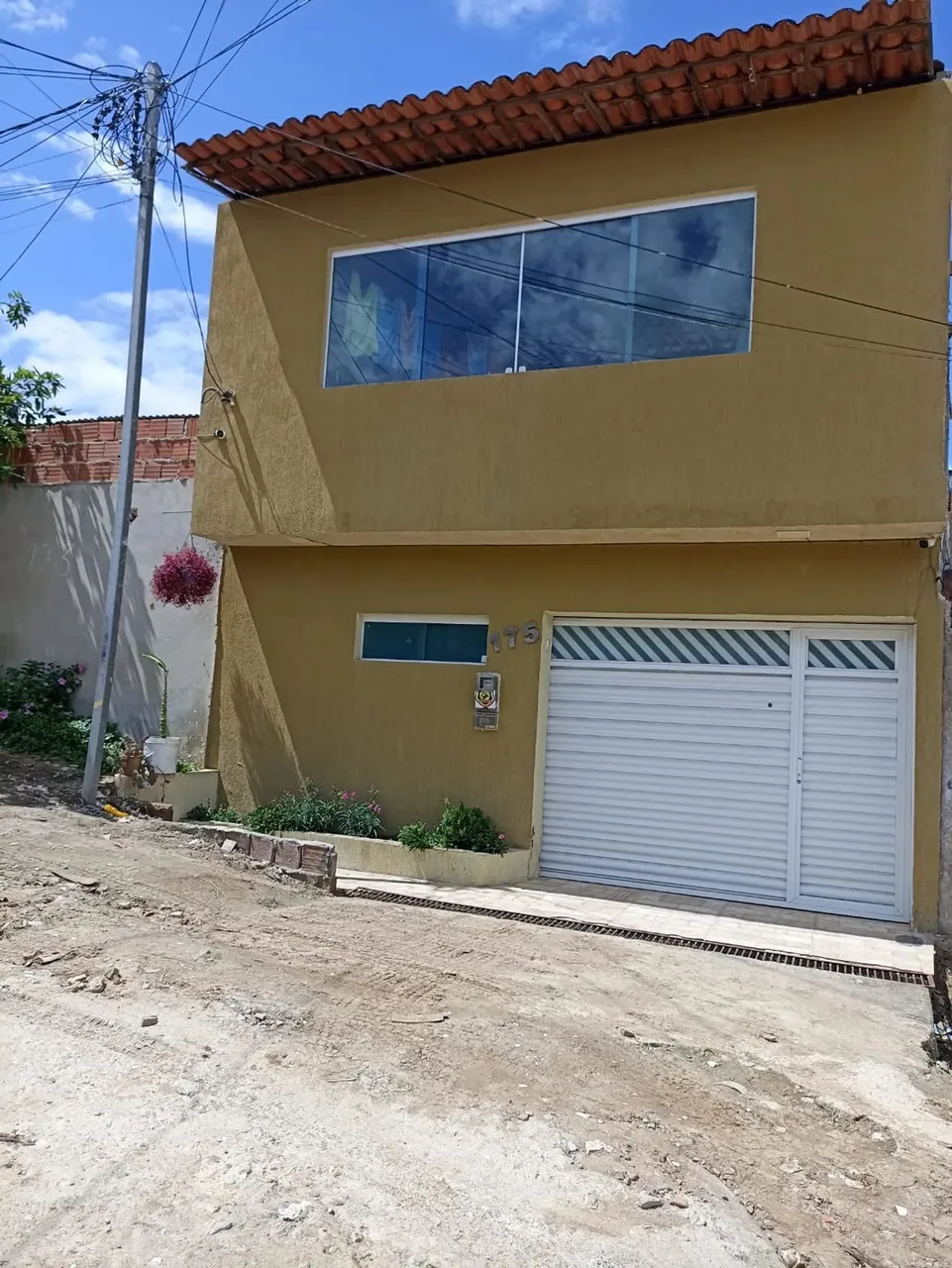 Vende-se casa com 2 quartos, sendo 1 suite e com 180m² em Gravatá-PE