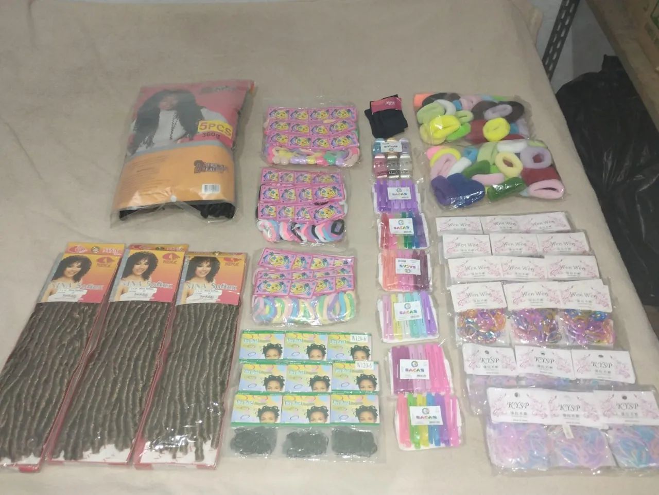 Cabelos e prendedor de cabelo 