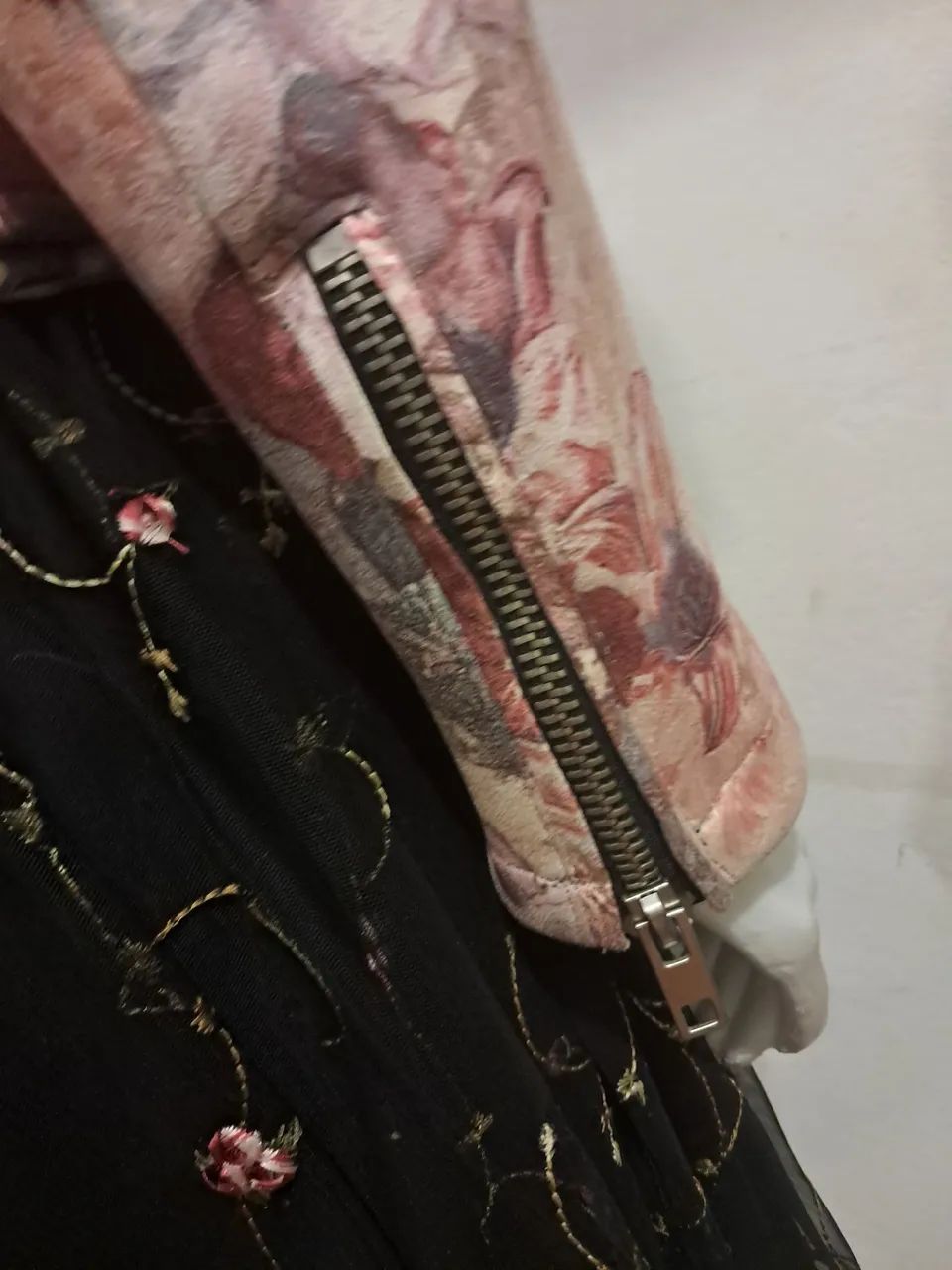 Jaqueta biker camurça floral ZARA - Foto 2
