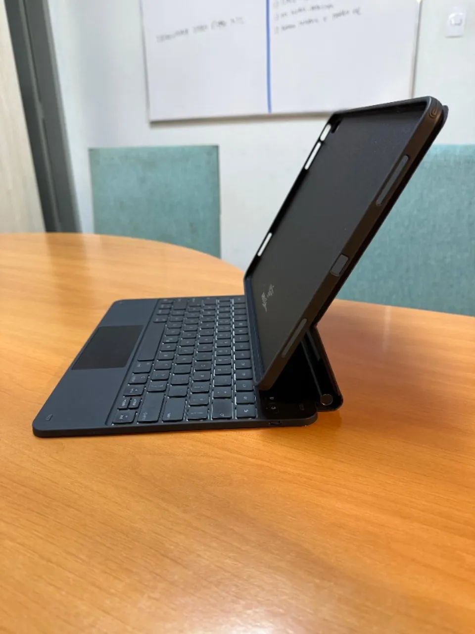 Magnetic 360 Case with Keyboard for iPad Air 13" (M2 2024 / M3 2025)64520762541954122