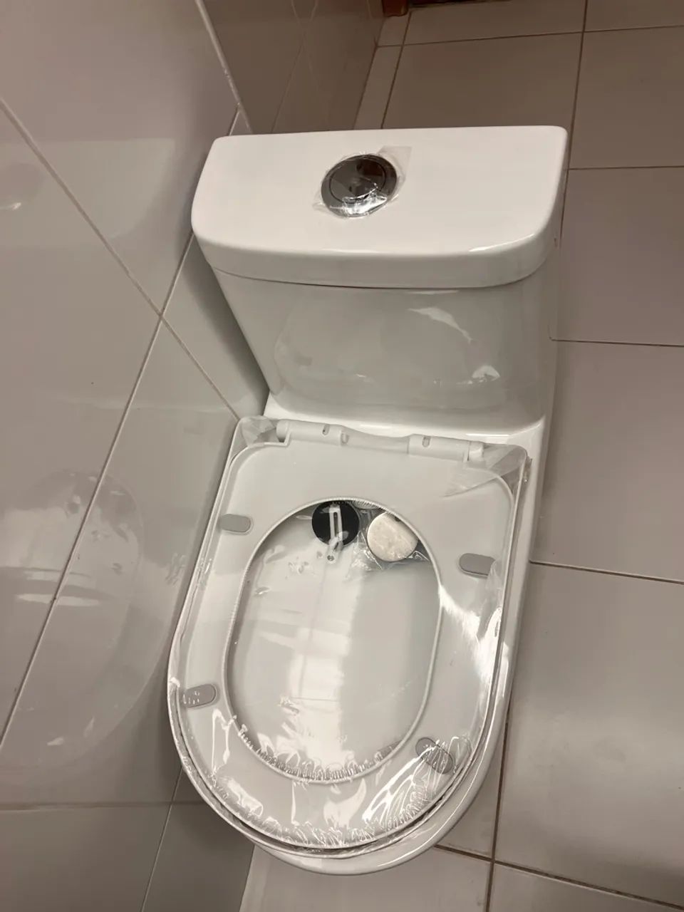 Vaso Sanitário com assento Monobloco - novo, recém comprado e não instalado  - Foto 2