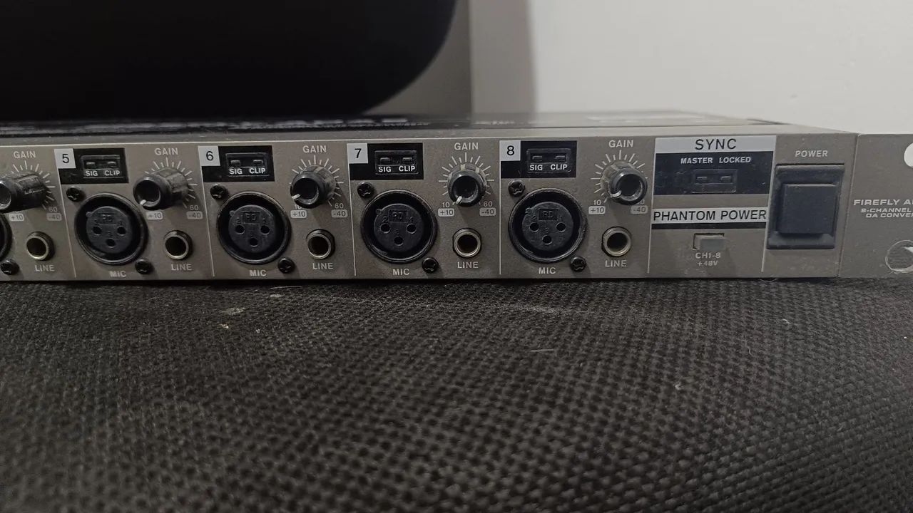 Pré amplificador Phonic Firefly ada8 muito conservado e pouco usado  - Foto 2