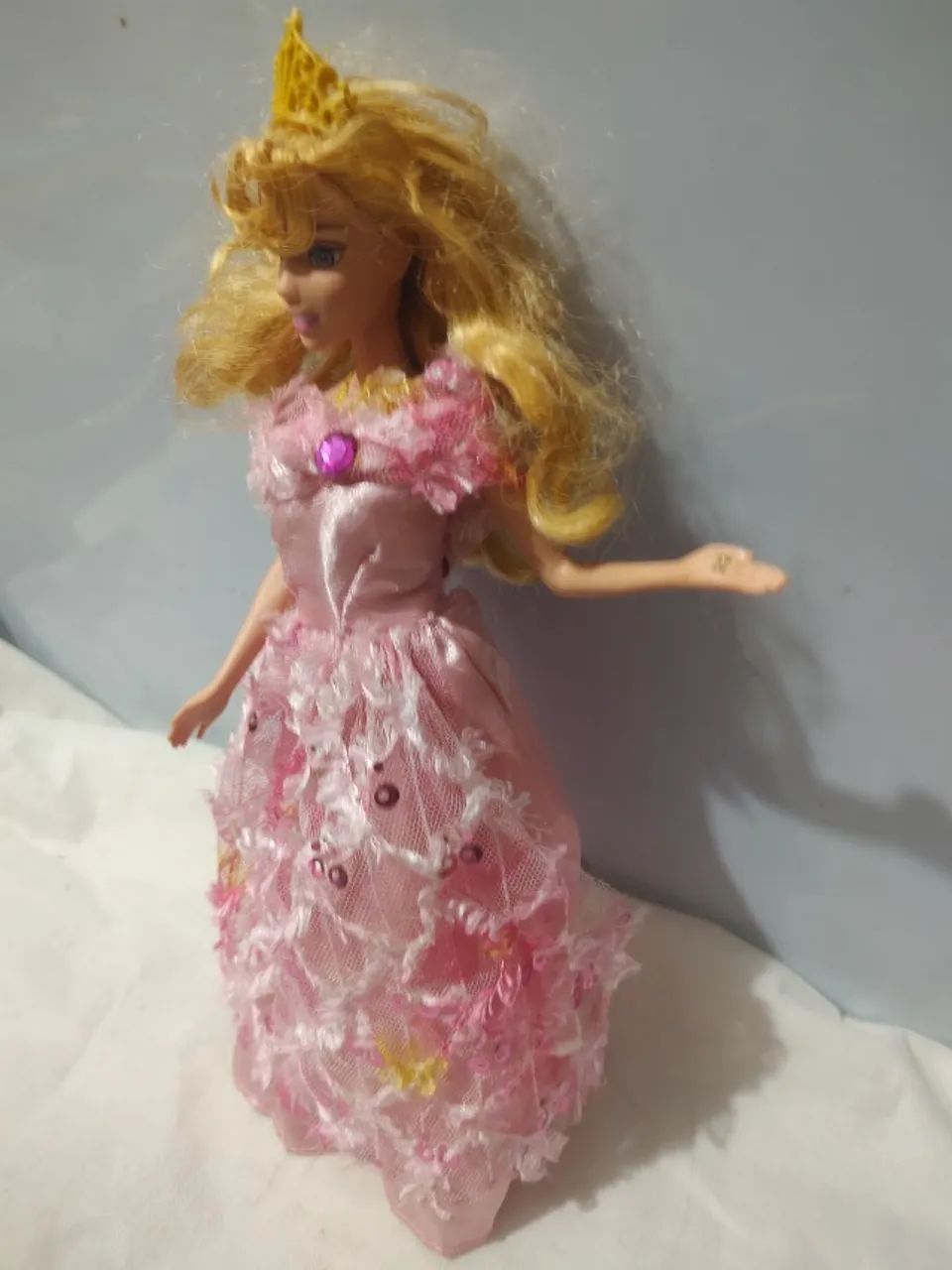 boneca barbie princesa aurora 30cm - Foto 4