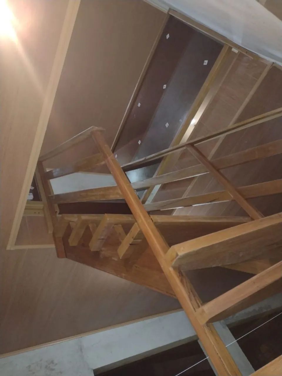 Escada de madeira de lei.  Sob medida  - Foto 4