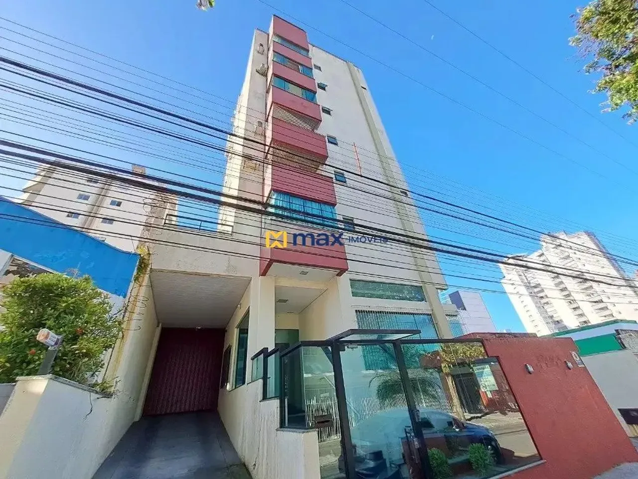 Apartamento semi mobiliado com 2 dormitórios (1 suíte). Bairro: Centro, Itajaí.