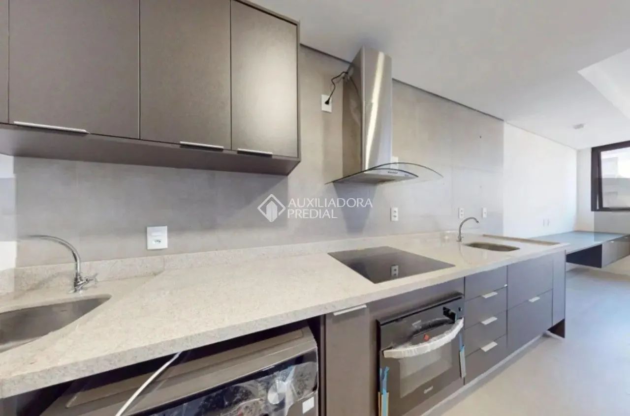 Amplo estúdio recém entregue para primeira locação no bairro Trindade ! - Foto 8