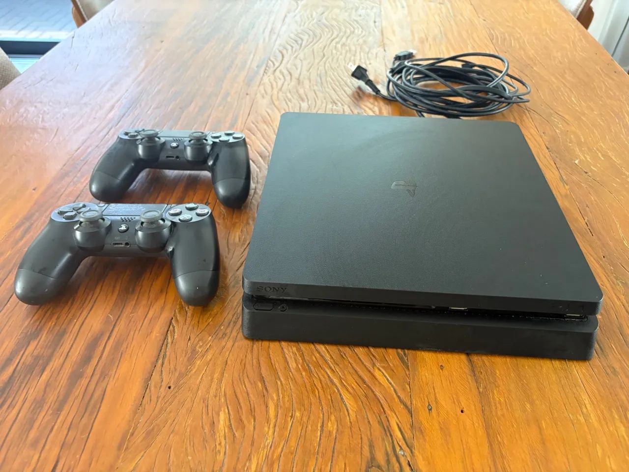 Playstation 4 Slim - 2 controles - Foto 3