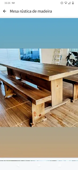 Mesa rústica de madeira