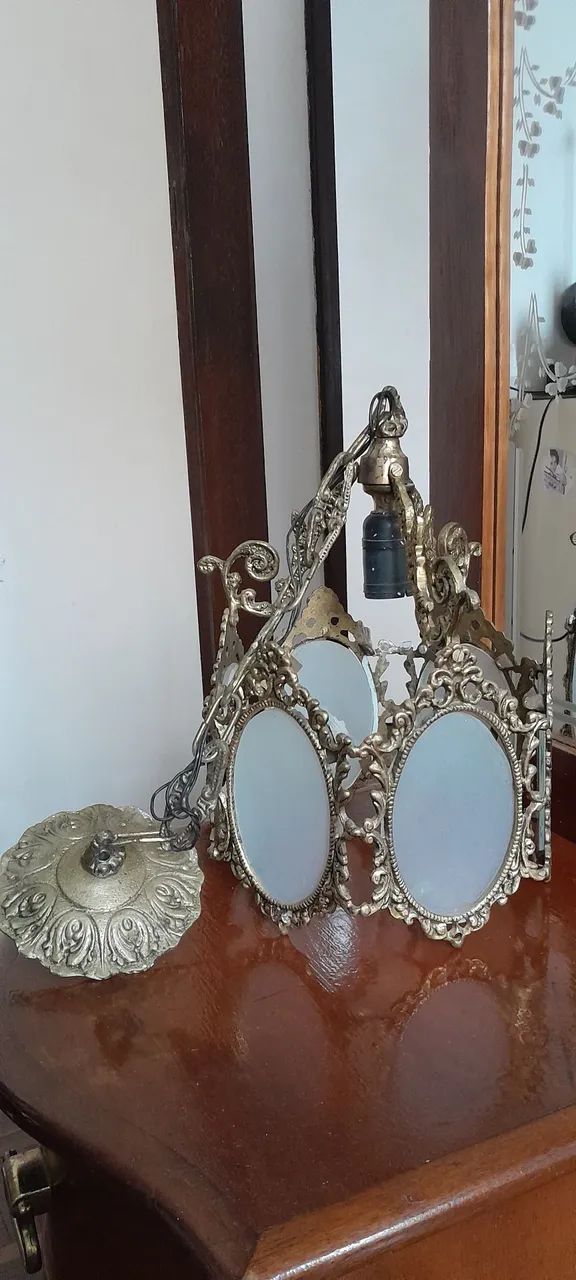 LINDO E ANTIGO LUSTRE EM BRONZE 