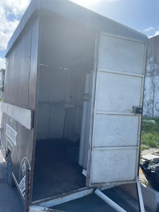 Trailer for various snacks64319030260227122