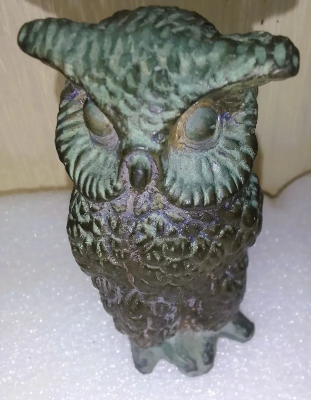 Antiga Escultura Em Metal Cinzelado Representando Coruja Cinzelado