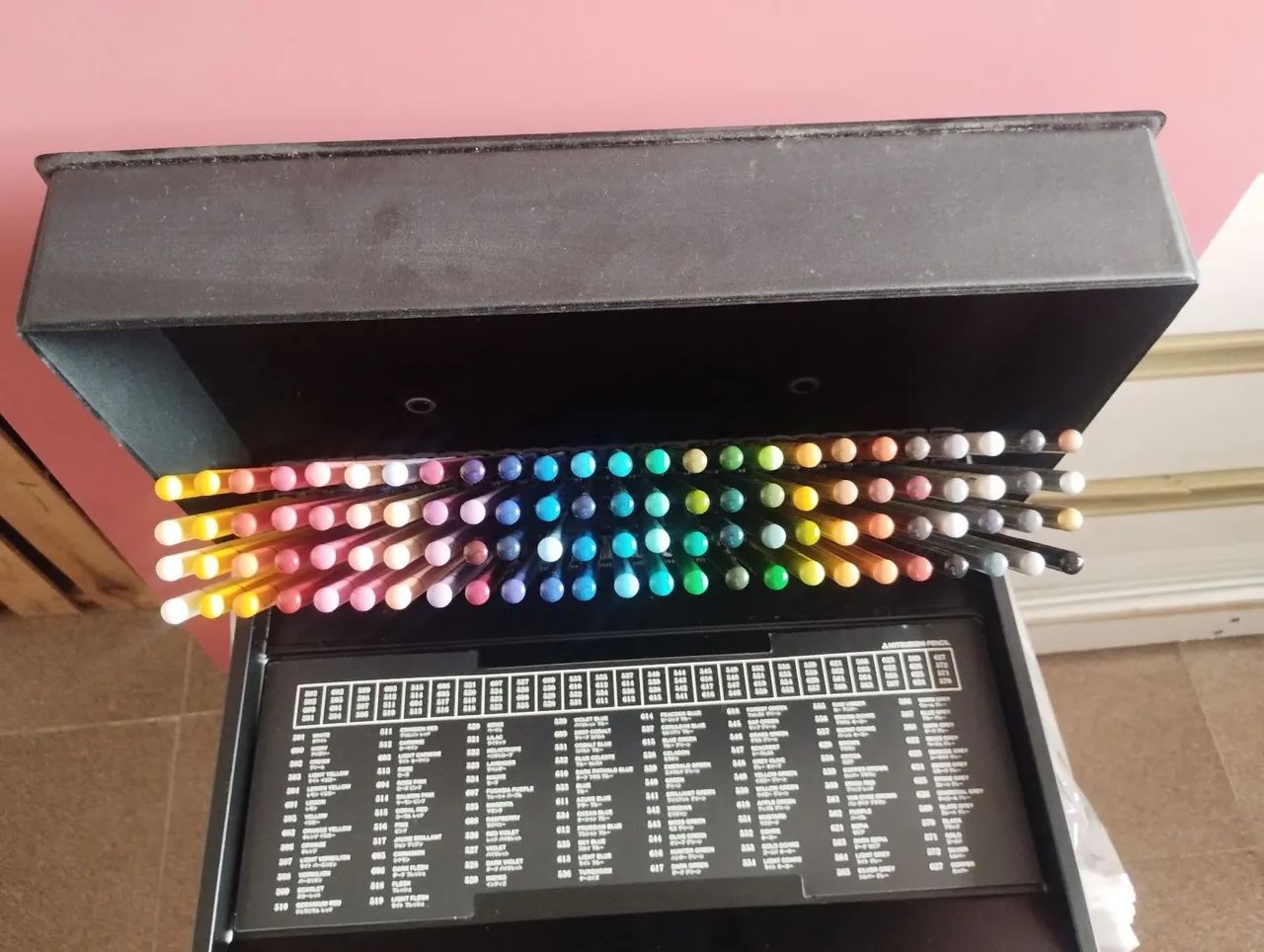 Estojo de lápis de cor 100 cores Uni-ball profissional 