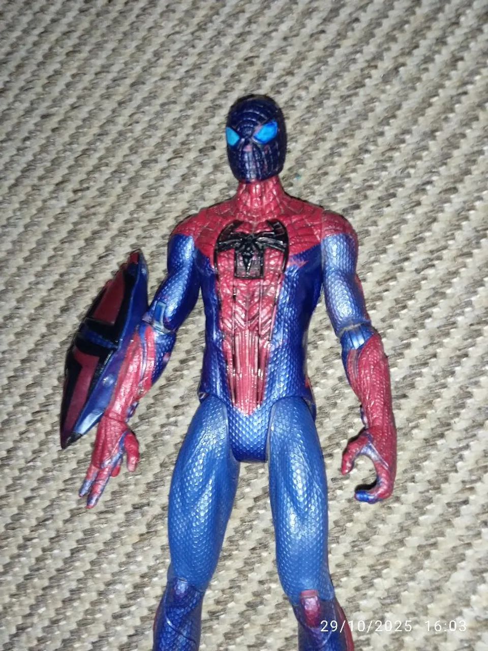 Boneco Homem Aranha 2015 com sons e luzes. - Foto 2