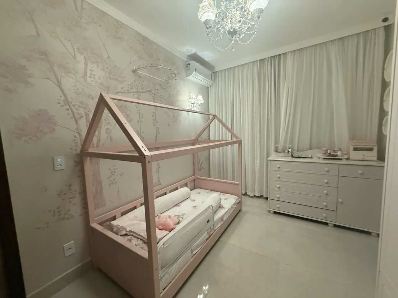Cama madeira laqueada rosa Montessoriana casinha menina 