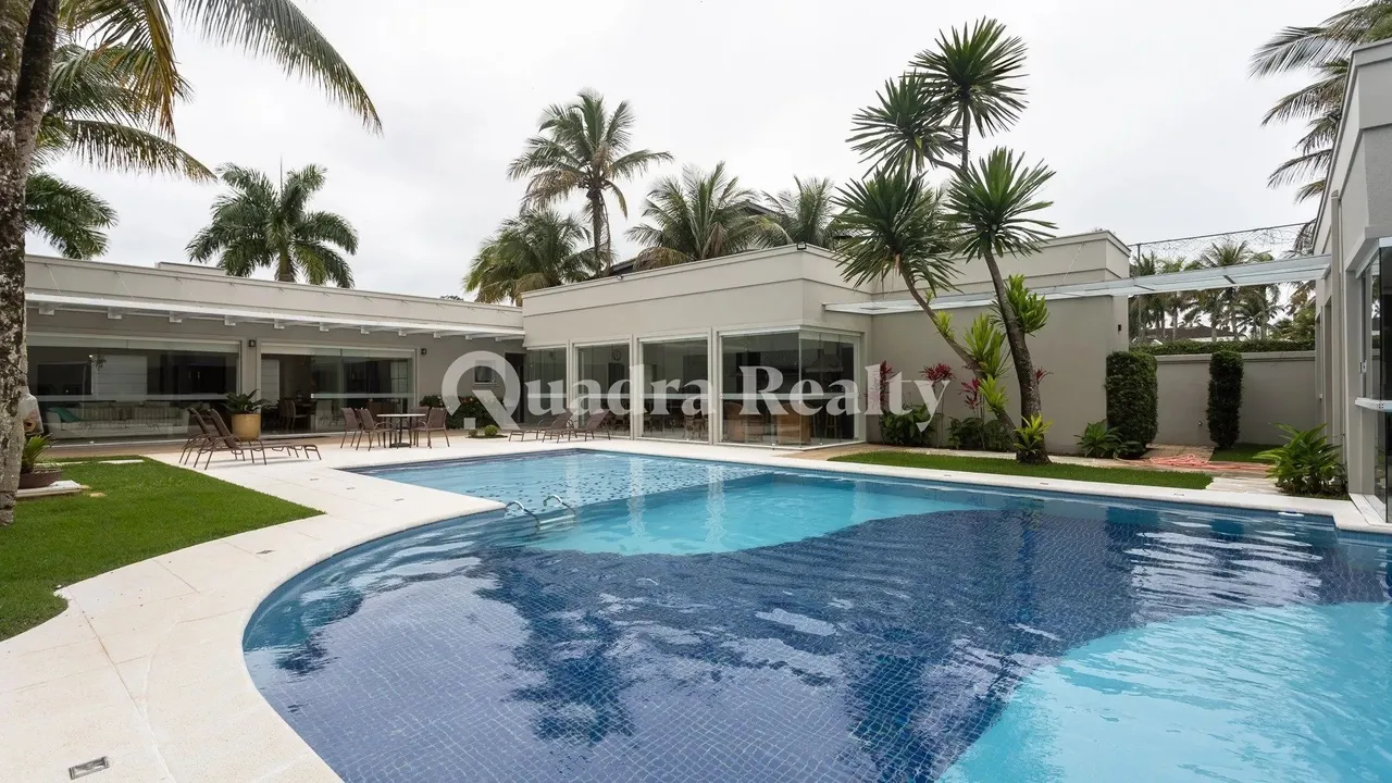 Casa no condomínio Jardim Acapulco