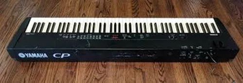 Piano Yamaha CP33 com fonte e pedal perfeito - Foto 3