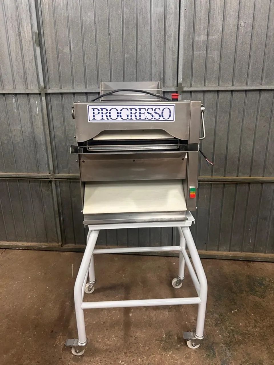 Laminadora de pizzas LP 45 Progresso Laminadoras de salgados e outros duplas laminação - Foto 3