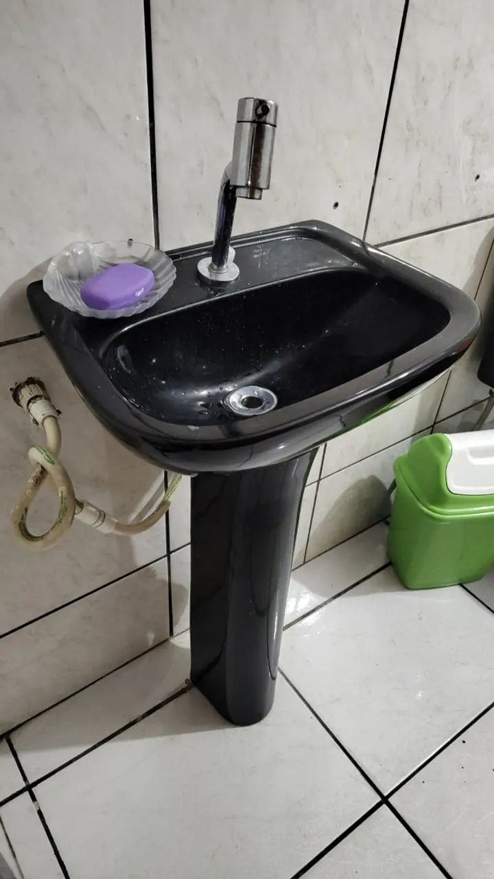 Lavatório Deca com Cuba e Coluna Preto. Seminovo.