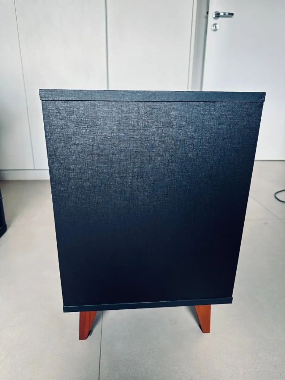 CRIADO MUDO / MESA DE CABECEIRA COM 1 GAVETA E NICHO  - Foto 4
