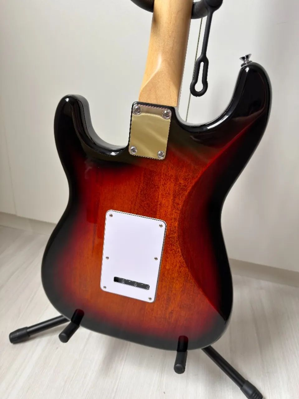 Guitarra Fender Standard Stratocaster Sunburst - Foto 4