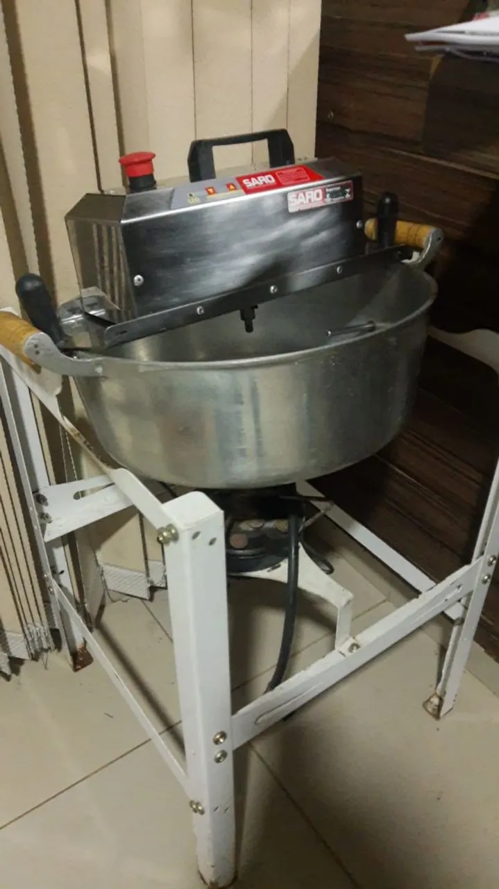 Máquina de Fazer massas para salgados 5kg SARO