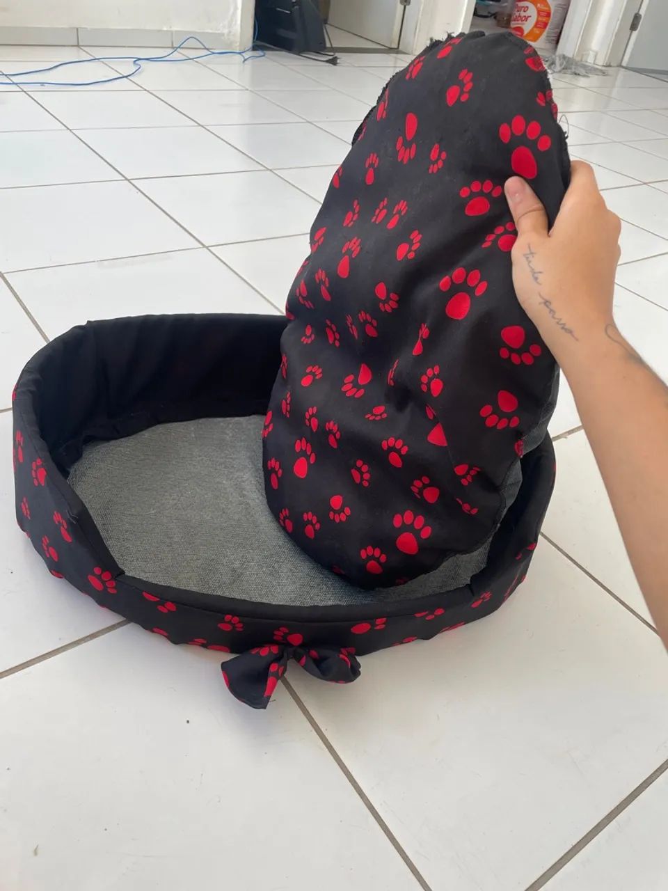 Cama pet redonda com estampa de patinhas - Conforto e estilo! - Foto 2