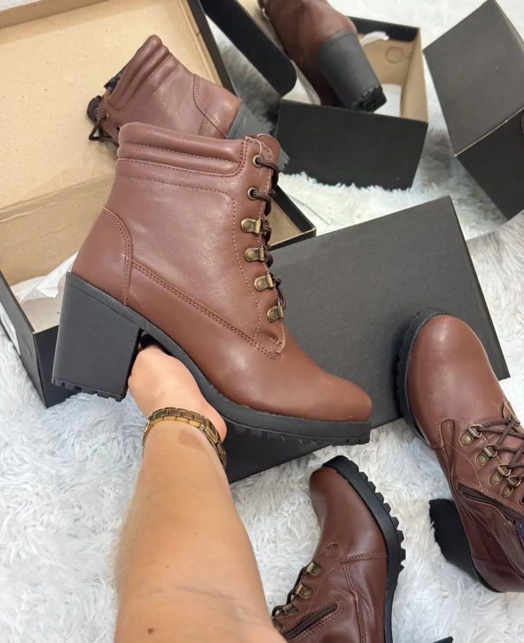 Bota Coturno Feminina Marrom - Conforto e Estilo